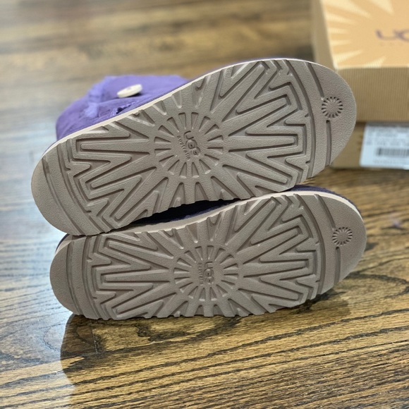 New Ugg Bailey Button Purple Velvet Kids Size 4 - Picture 6 of 10